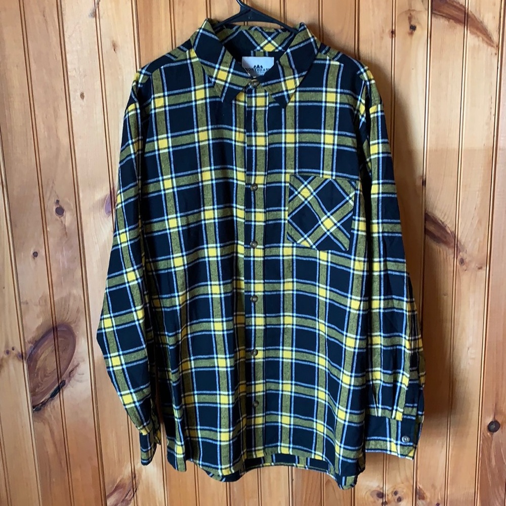 New with tags Flannel button down shirt!